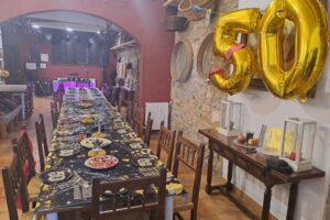 Celebrar-eventos-en-una-casa-rural-completa 